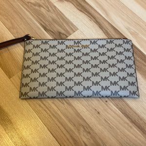 Michael Kors Wristlet